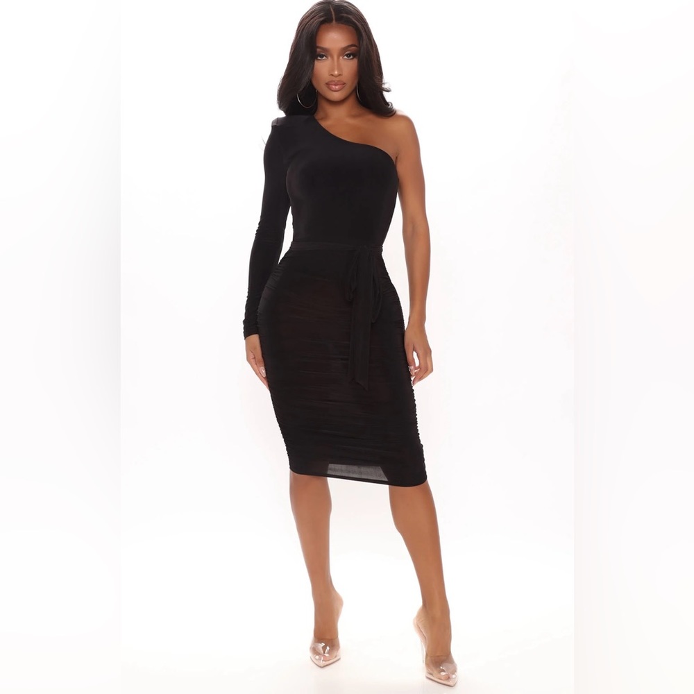 Fashion Nova Of High Importance Ruched Midi Dress - Black